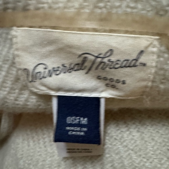 Universal Thread Women's Cream Cardigan. - Picture 9 of 10
